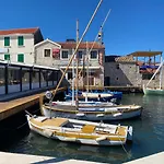 Hiza I * Betina (Sibenik-Knin)