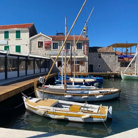 Hiza I * Betina (Sibenik-Knin)