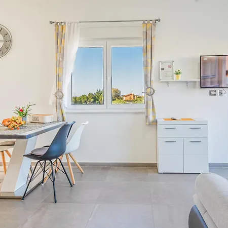 Hiza I Apartment *