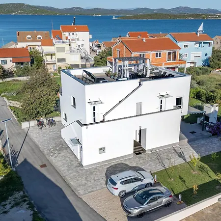 Hiza I * Betina (Sibenik-Knin)