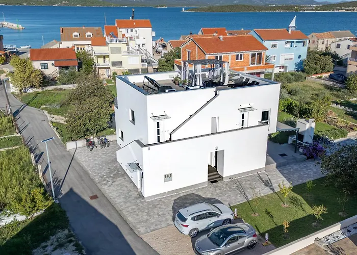 Hiza I * Betina (Sibenik-Knin)